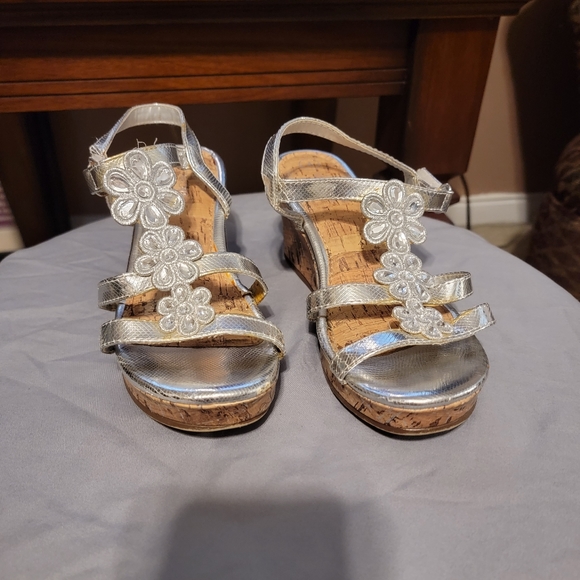 Cherokee Silver wedge sandals, size 4 - Picture 1 of 2